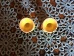 Två Solgula Äggkoppar/Gult Porslin/ Påsksaker