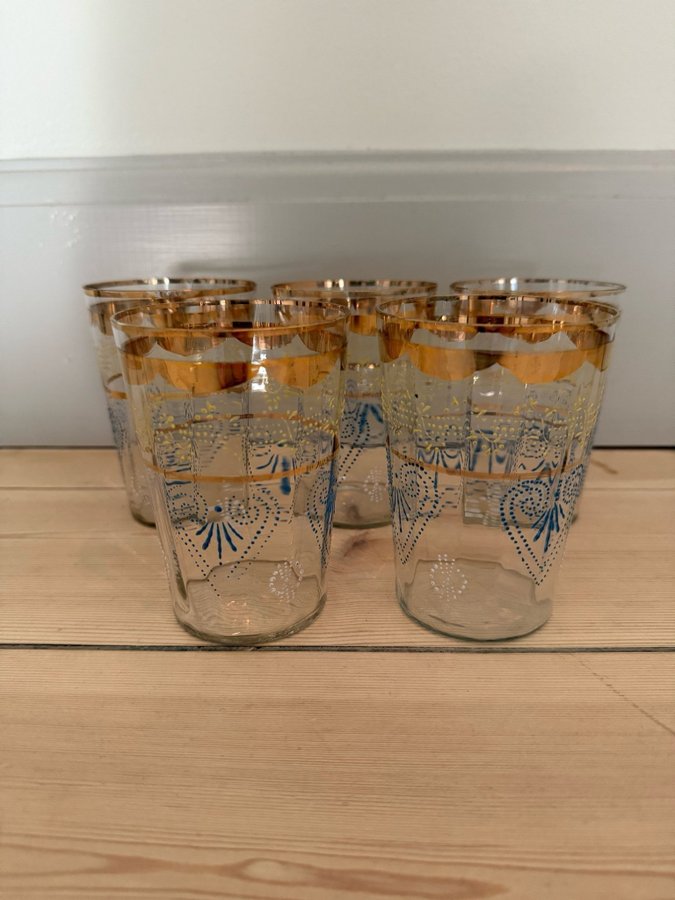 Retro - Vintage glas med guldkanter med vackert mönster