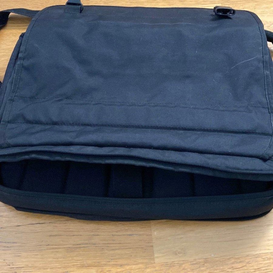 Trunk  Co av Samsonite Datorväska Svart Laptop Bag Portfölj väska