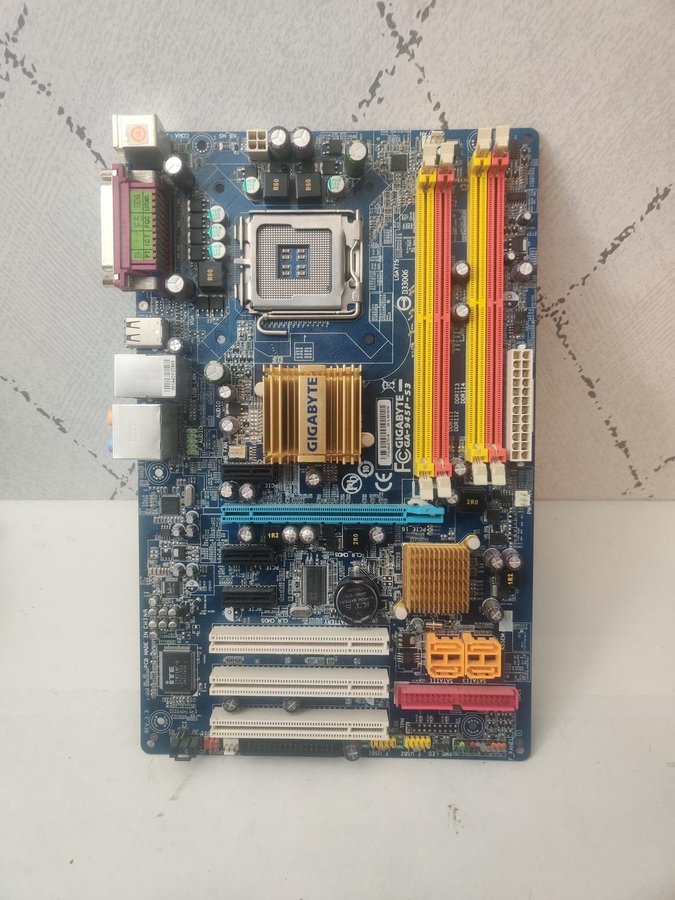 Gigabyte Motherboard GA-945P-S3 moderkort