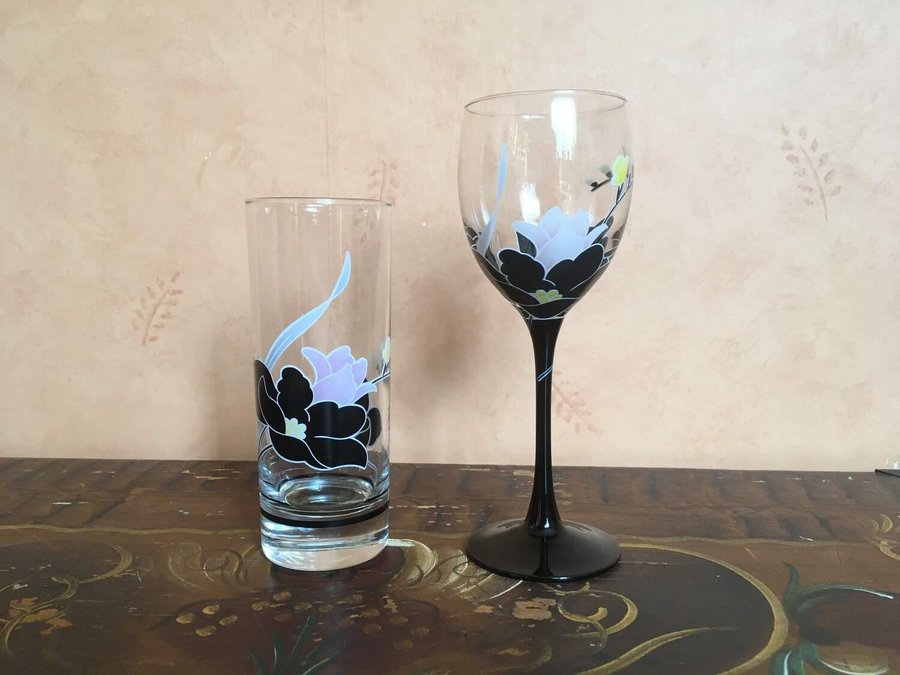 Vin Och Grogg glas Med Blomdekor/ Vinglas/ Grogg glas/ Svart glas
