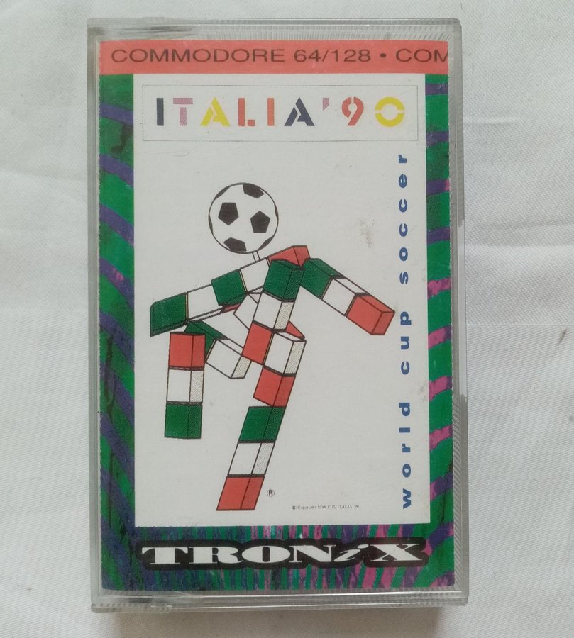 World Cup Soccer Italia '90 (Tronix) [Svart Kassett] - Commodore 64/C64 Spel