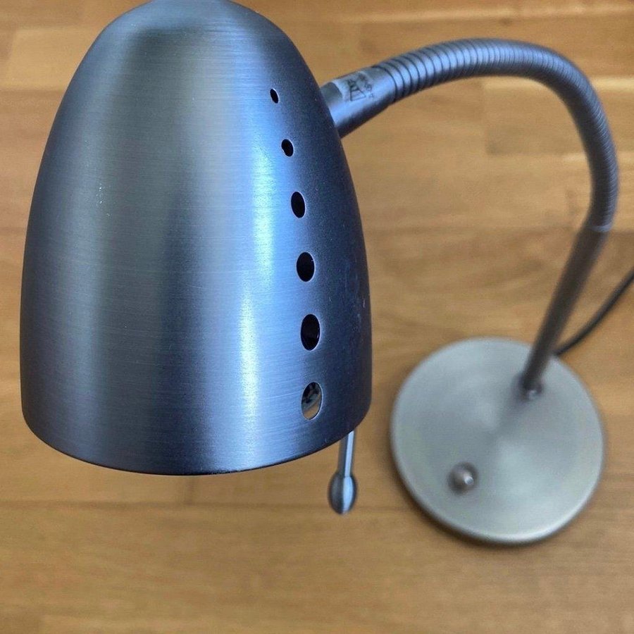 Aneta Stavanger 18632 Bordlampa i metall Table Lamp