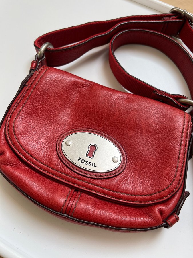 Gorgeous red Fossil crossbody bag