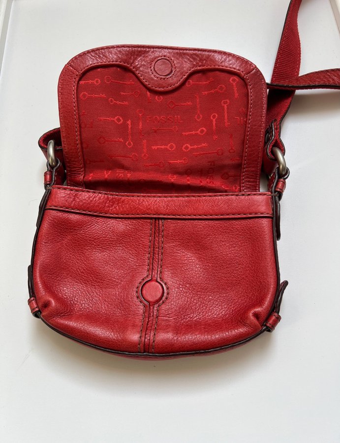 Gorgeous red Fossil crossbody bag