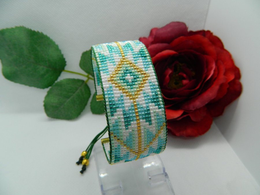 Vackert Miyuki Delica armband i turkos