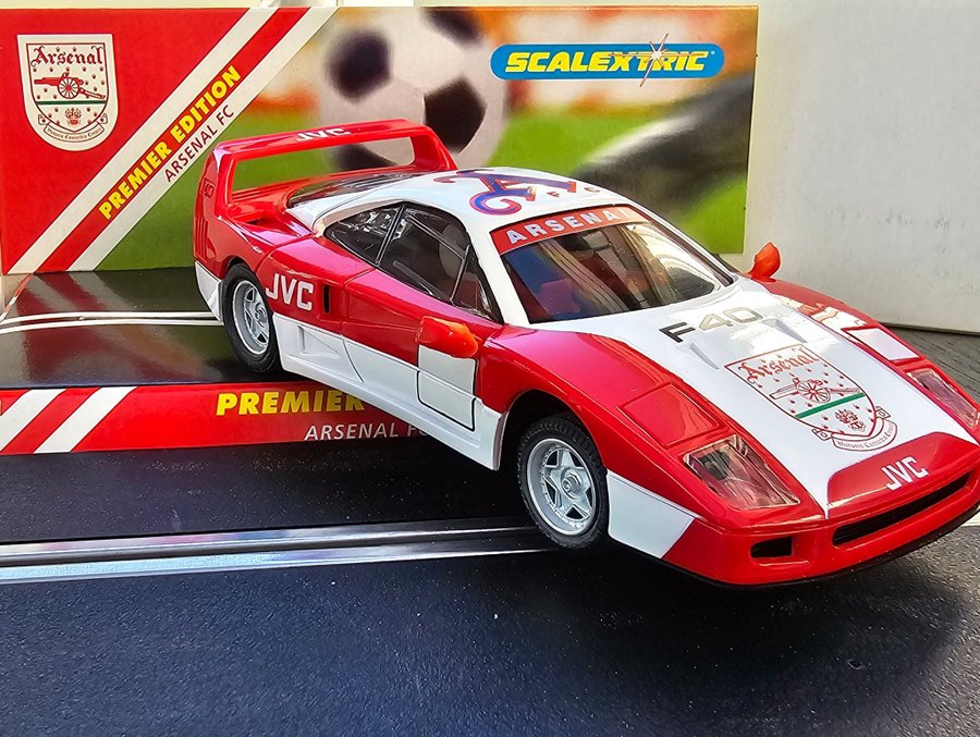 Scalextric Ferrari F40 Arsenal FC Premier Edition