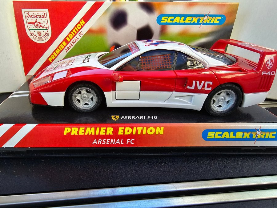 Scalextric Ferrari F40 Arsenal FC Premier Edition