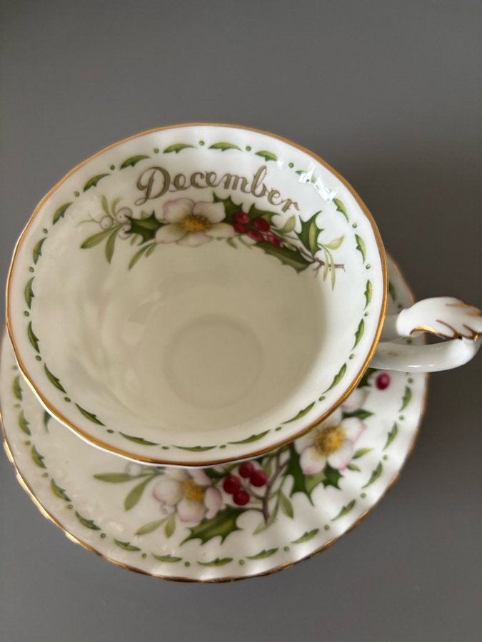 Royal Albert December Månadskopp  Fat