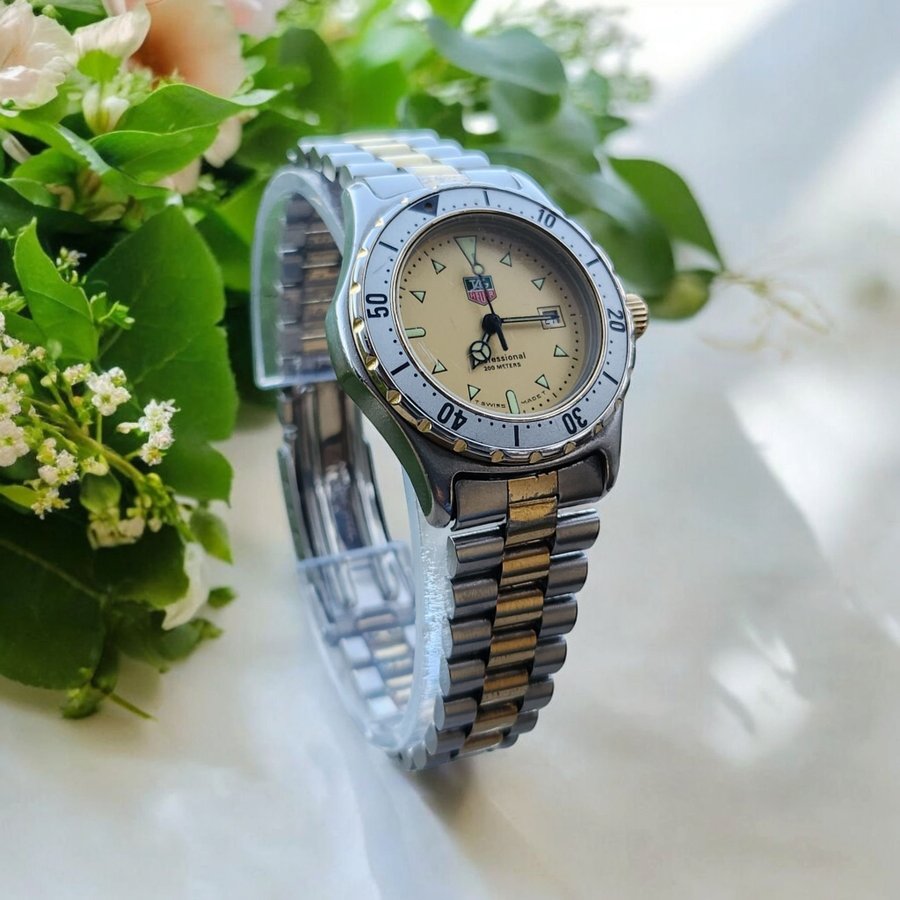 **En Tidslös Klassiker för Dam: Tag Heuer Referens 974-015** dual tonw