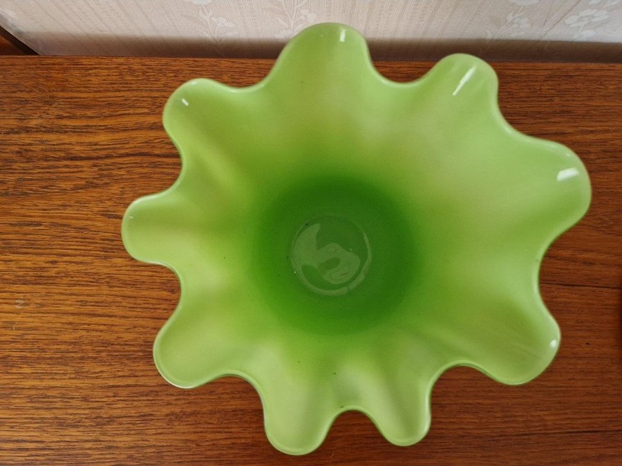 Vas tulpanvas organiska form glas grön