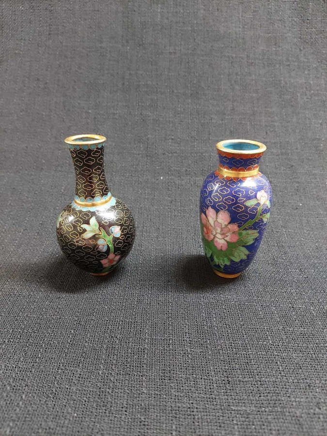 2 st miniatyrvas mässing emalj/ cloisonne vas 1900-tal Kina