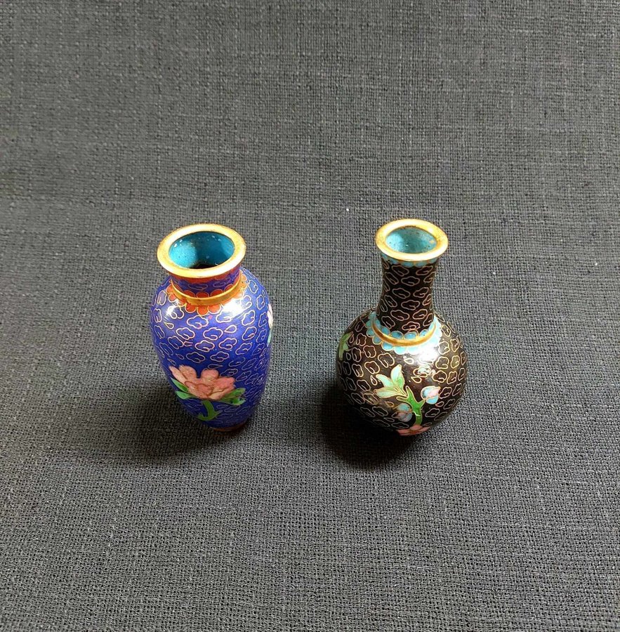 2 st miniatyrvas mässing emalj/ cloisonne vas 1900-tal Kina