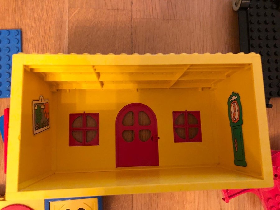 Lego Fabuland Diverse bitar Kaross Hus Fönster Dörrar