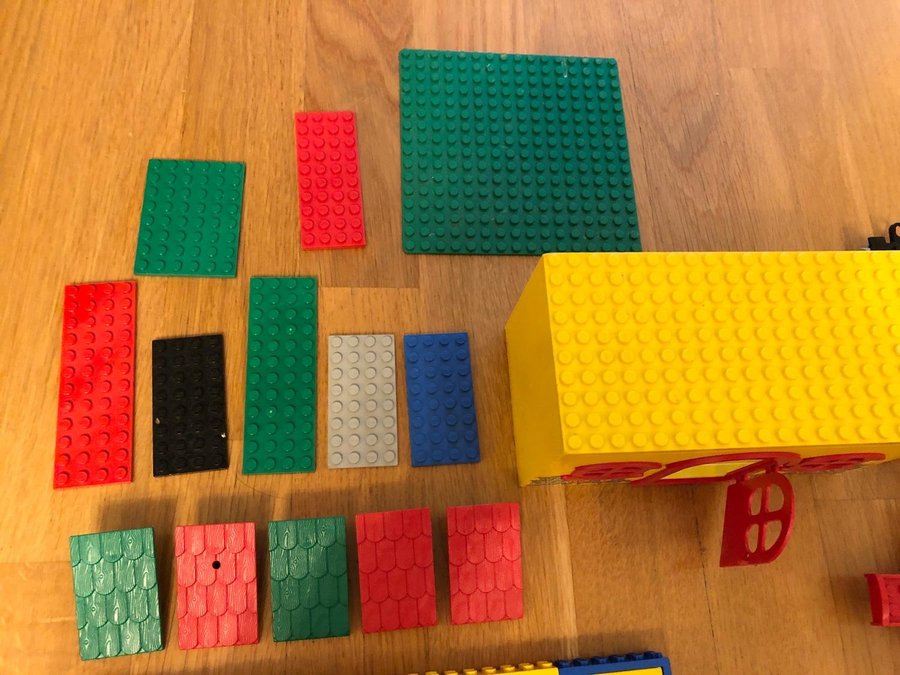 Lego Fabuland Diverse bitar Kaross Hus Fönster Dörrar