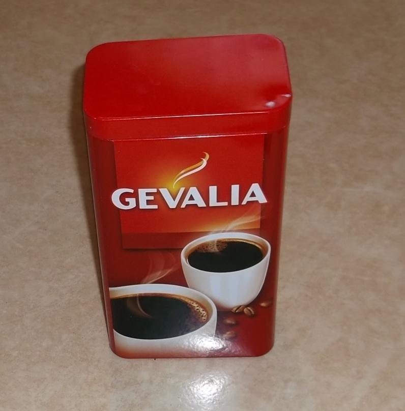 Plåtburk Kaffeburk Gevalia Röd kaffe burk Oväntat besök