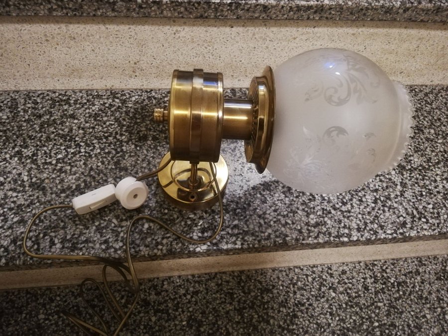 VÄGG LAMPA SVENSKT TILLVERKAD TYRINGE KONST HANTVERK 300 MÄSSING /GLAS GRAVERAD