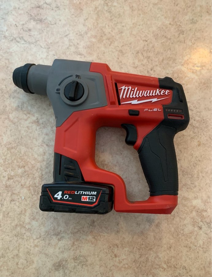 Milwaukee M12 CH borrhammare