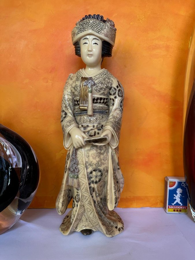 Skulptur Geisha FIGURIN  Sign  Japan Meiji 1800-talets slut