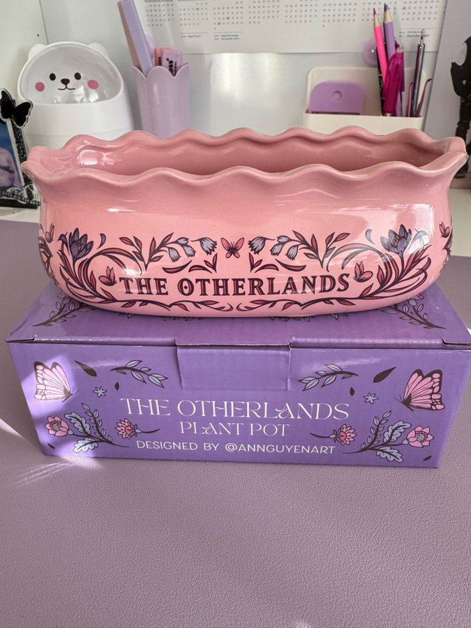 Kruka The otherlands plant pot Emily Wilde FairyLoot