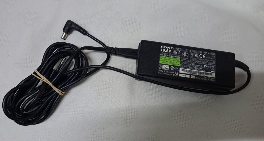 Original AC Power Charger Sony VGP-AC19V33 195V 39A