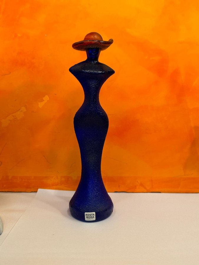 KJELL ENGMAN Skulptur glas "Madame Blue tight" signerad Kosta Boda