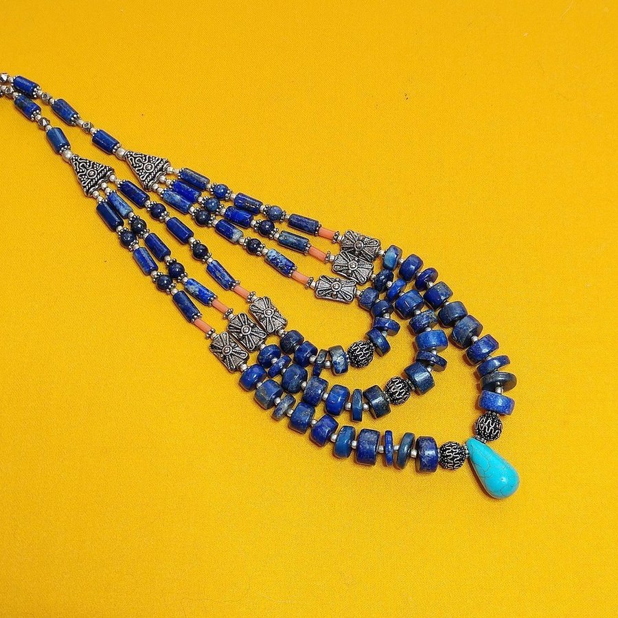 Halsband i tibetansk stil