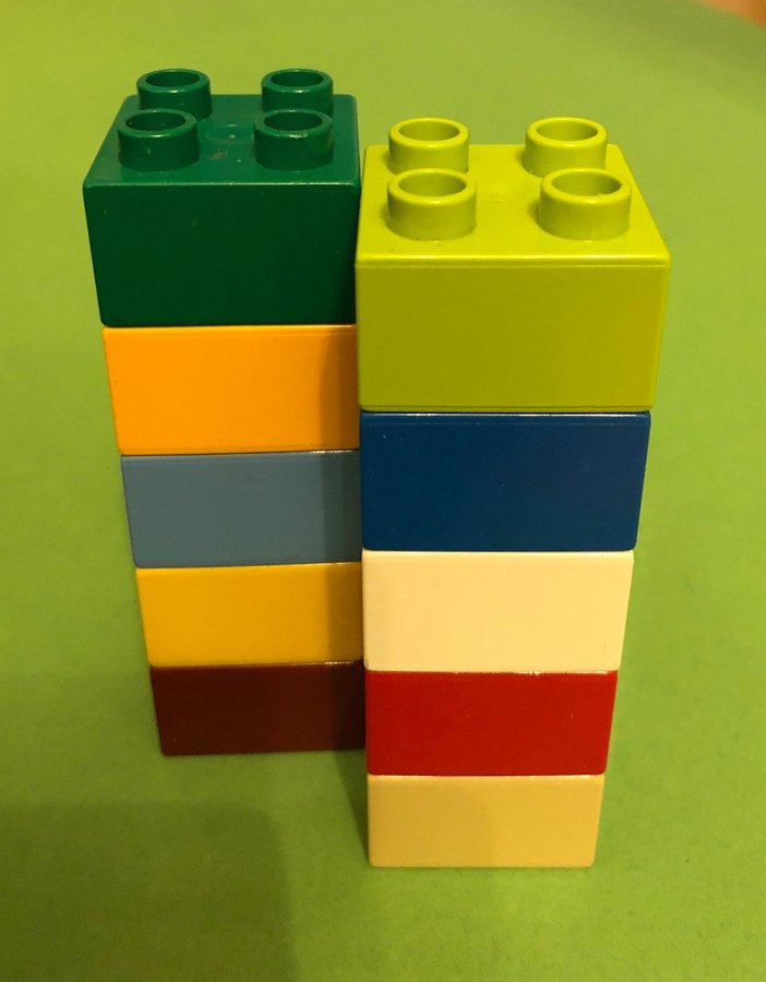 Lär ditt Barn färgerna med hjälp av Lego DUPLO 2 x 2 bitar i olika färger 10 st