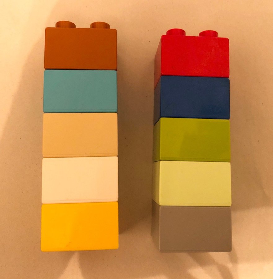 Lär ditt Barn färgerna med hjälp av Lego DUPLO 2 x 2 Bitar i olika Färger