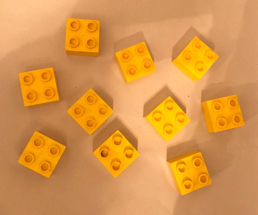 Lego DUPLO 10 st Gula Bitar 2 x 2 knoppar / noppar