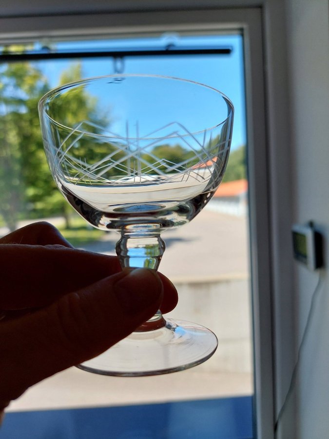 Äldre Retro Likörglas Fot Slipad Dekor