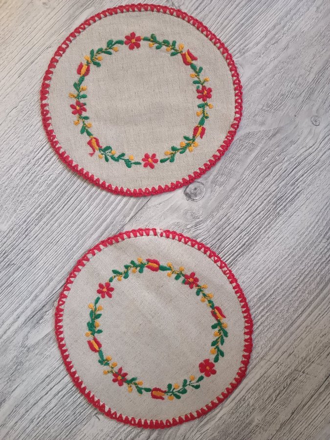 2 st Broderade juldukar Retro