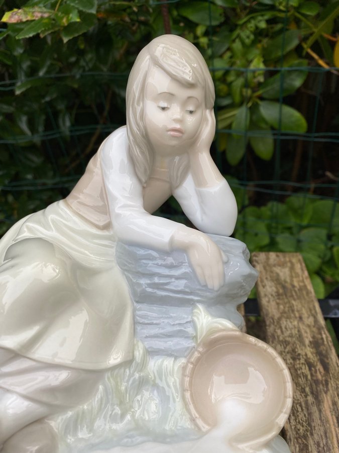 Nao by Lladro stor figurin Spain