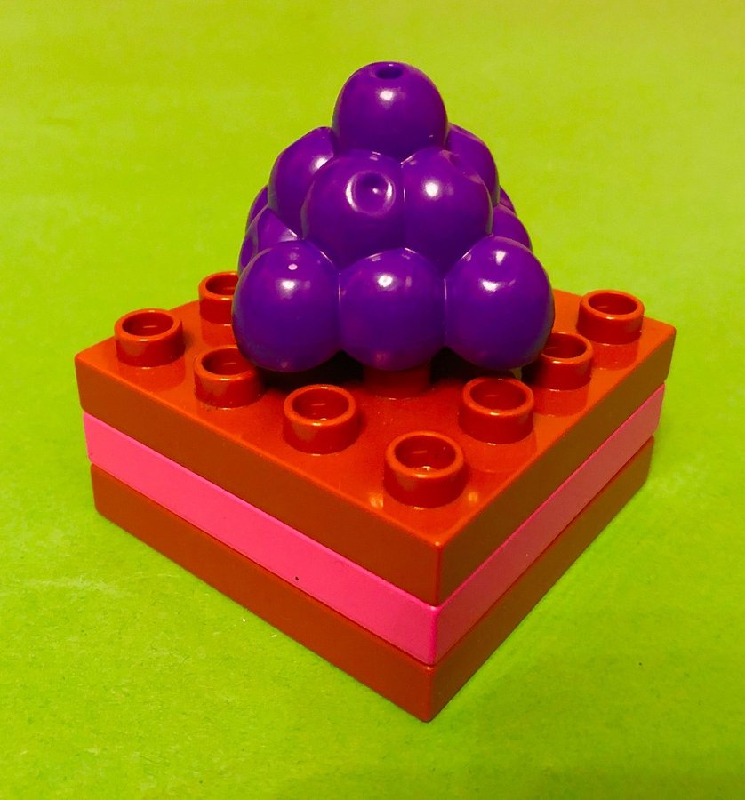 Lego DUPLO Chokladbakelse / Tårtbit med Vindruvor på toppen