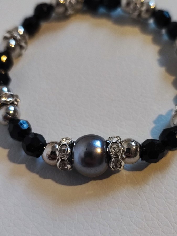 Armband charm svart elastiskt kristaller glaspärlor bracelet present