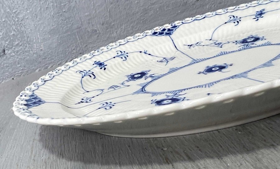 KUNGLIG DANSK - ROYAL COPENHAGEN MUSSELMALET HELTLOND SERVERINGSFAT FAT 1/1147