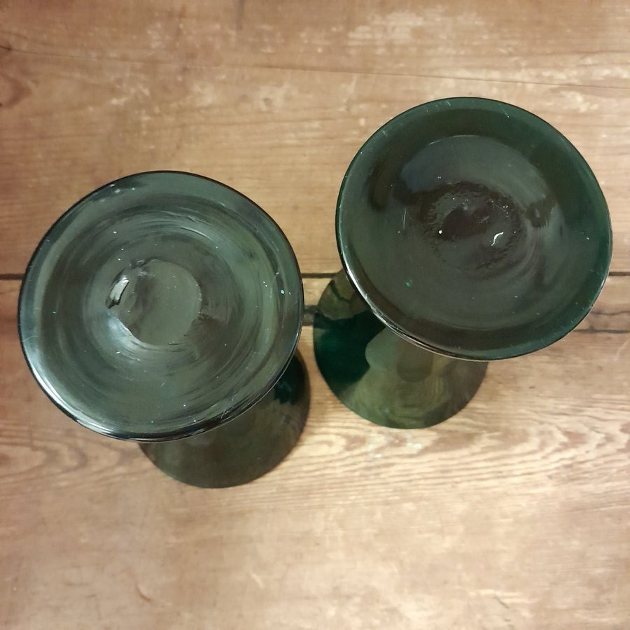 2 st Antika Gröna Glas Handblåsta Vinglas "Holmegaards Anglais" Blyglas