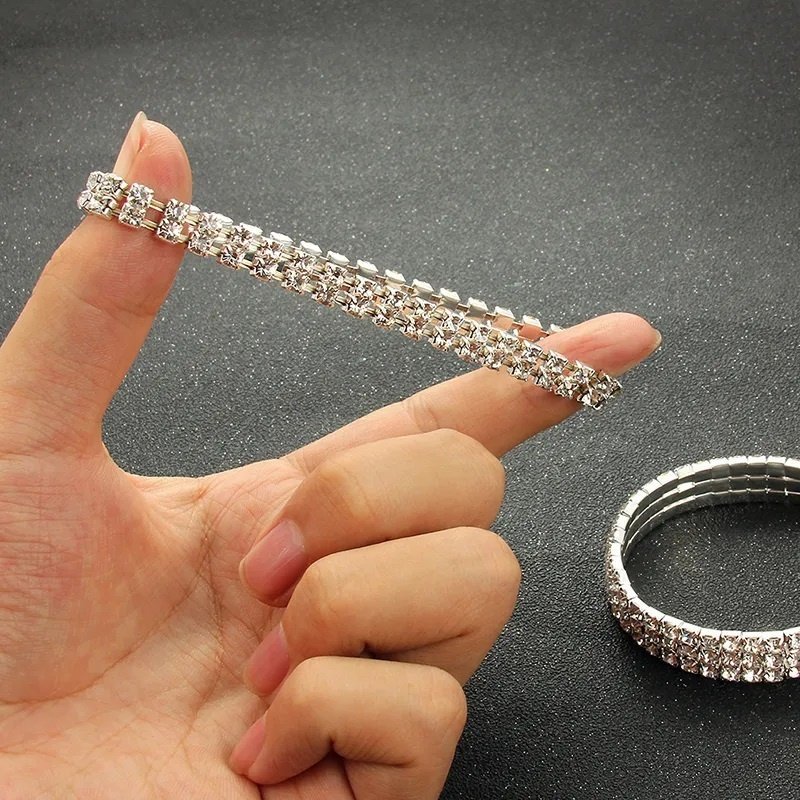 Snyggt elastiskt armband 3 rader strass kristaller silverpläterad lyx smycke