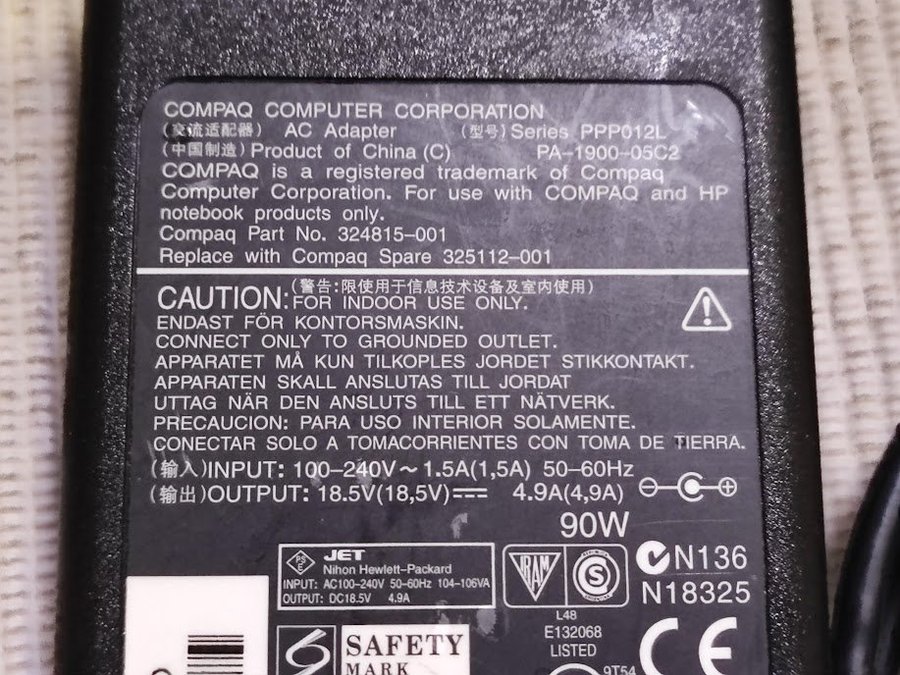 compaq AC-adapter 185V 49A 90w original