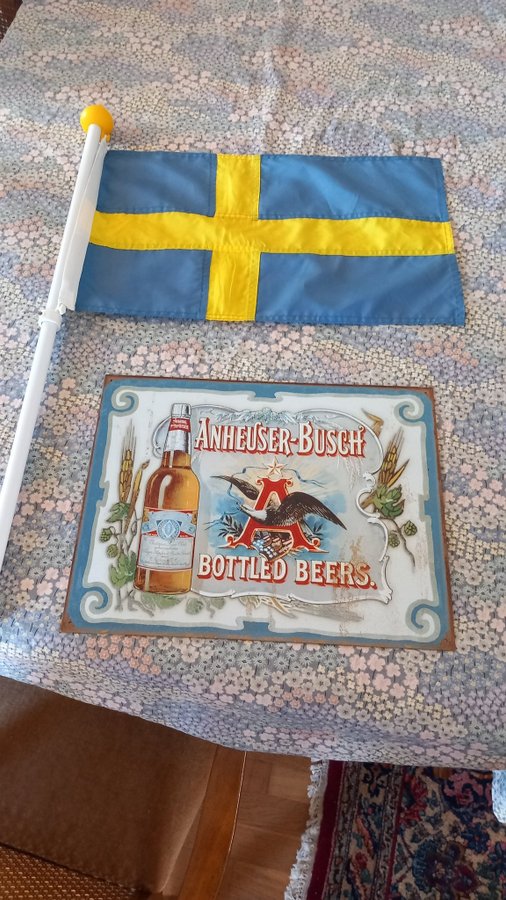 ny Anheuser Budweiser ÖL BAR plåtskylt samt svensk flagga emaljerad