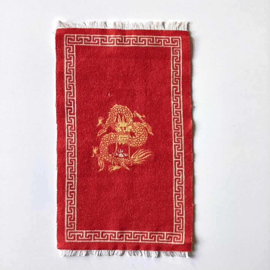 Matta Lundby Dockskåp Röd ”Äkta matta” Äldre Retro Vintage Orientmatta Kinamatta