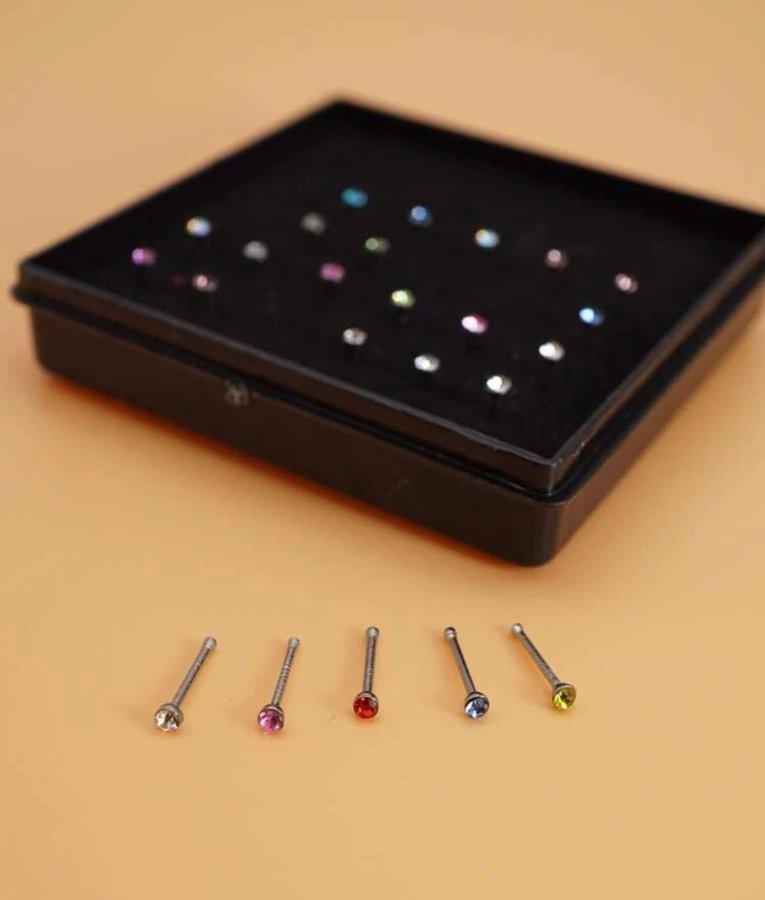 24 studs läpp/näsa -i sealade allergifria näspiercing nose studs med stenar