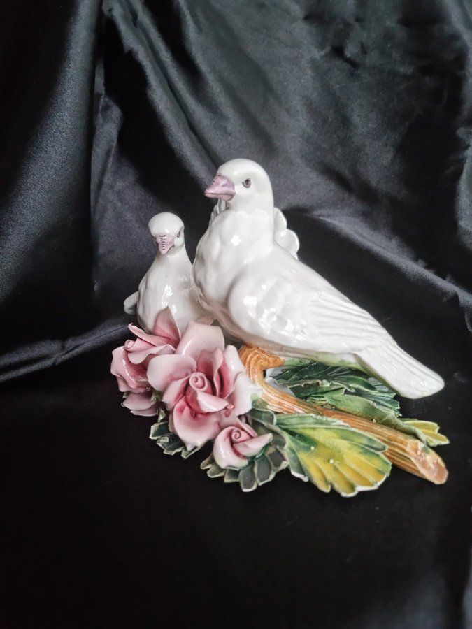 Figurin, bordsdekoration, Capodimonte, duvor och rosor, retro, vintage