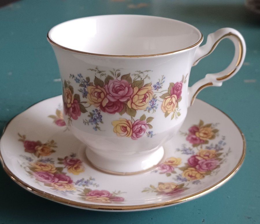 ROYAL VALE KAFFEKOPP ENGELSK BONE CHINA