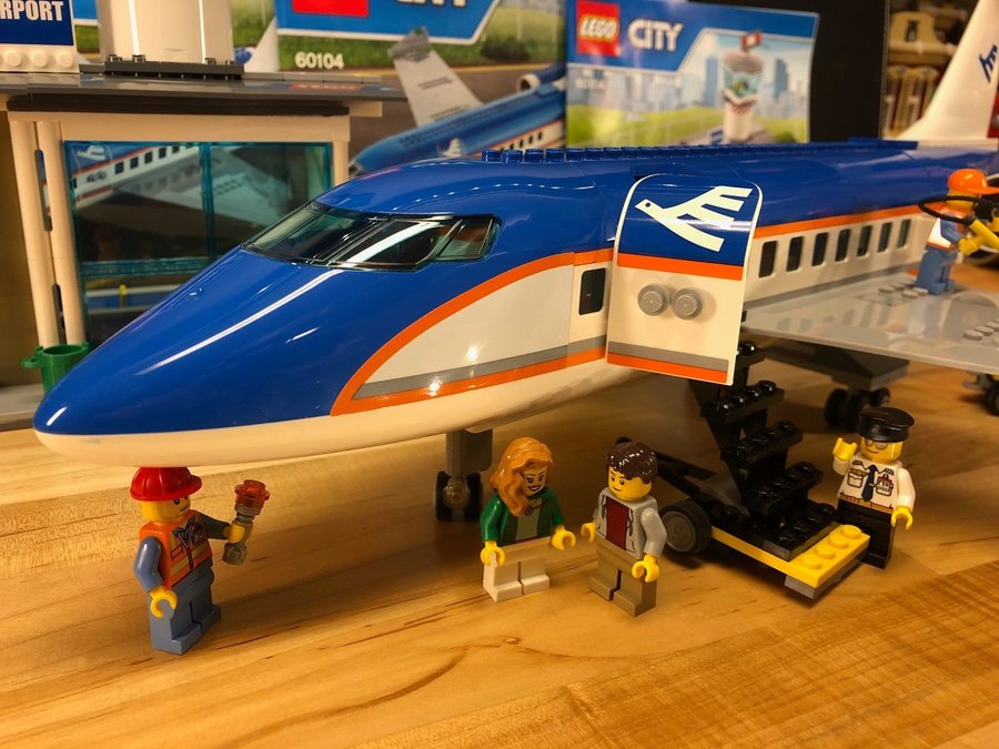 LEGO City 60104 BEG "Airport Passenger Terminal" från 2016 begagnad i nyskick!