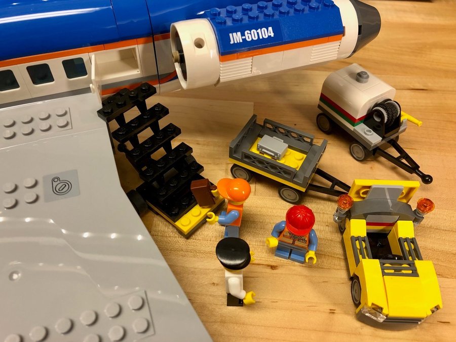 LEGO City 60104 BEG "Airport Passenger Terminal" från 2016 begagnad i nyskick!