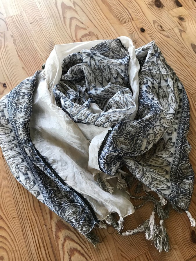Stor sjal i siden/ silke/ scarf i silke / Soyaconcept/ 180 cm längden