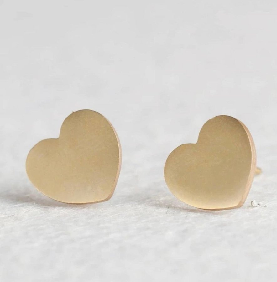 NYA minimalistiska stilrena örhängen med hjärta Guldförgyllda hjärtan