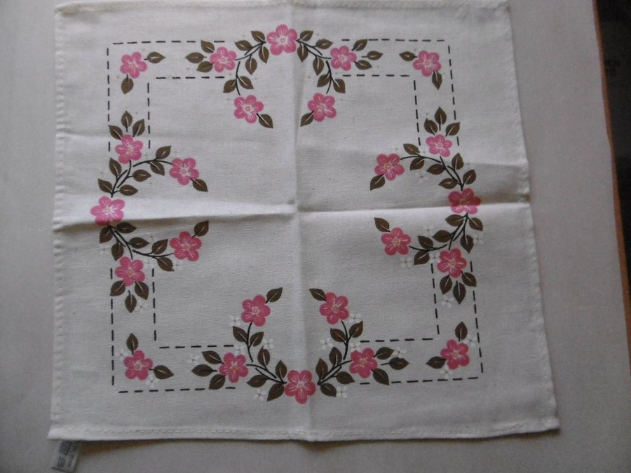 Retro duk med blommor ca 30x30 cm