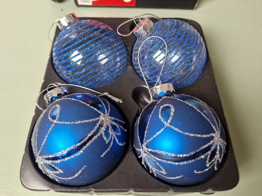 4 st fina julgranskulor i glas blå mönster randig JUL ADVENT